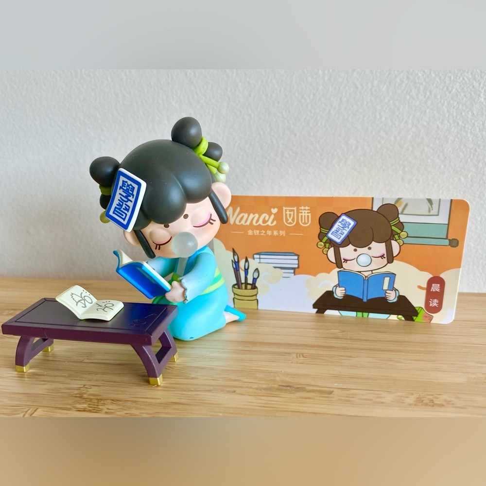 Rolife Nanci vinyl figurine blind box